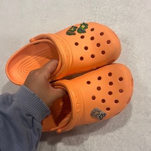 Orange crocs | 7W/5M